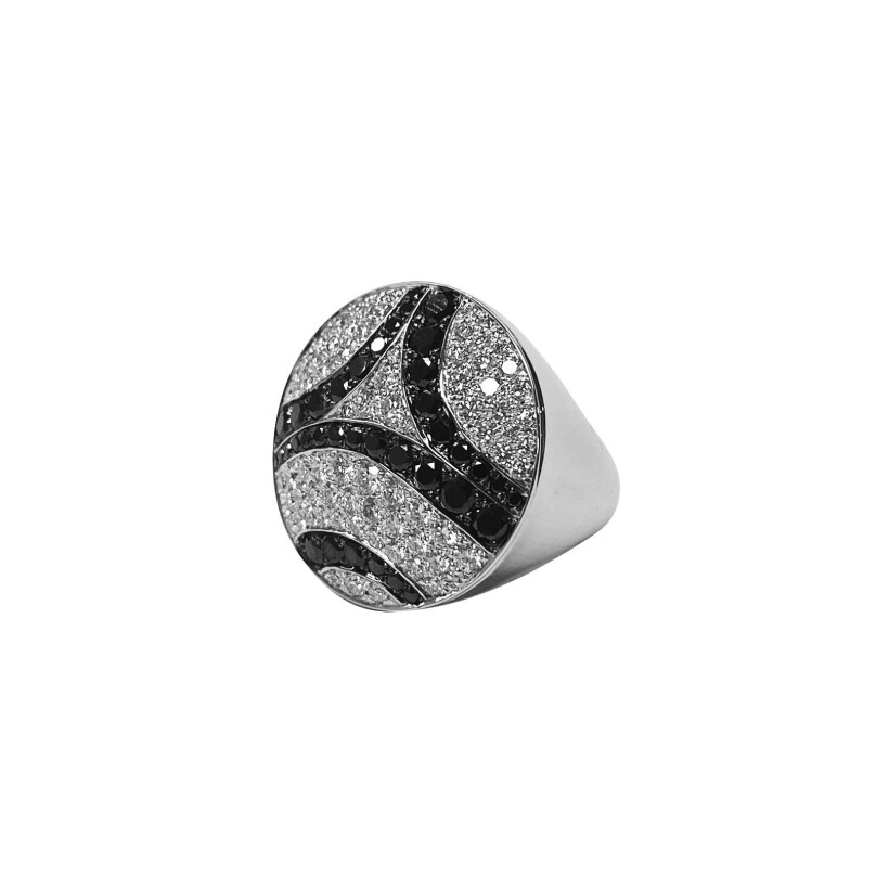 Bague Isabelle Barrier en or blanc, diamant blanc de 1.45cts et diamants noirs de 1.25cts, taille 54